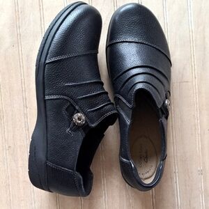 NEW Clarks Women's Cheyn Inca Black Leather Slip-on Comfort Supportive Loafers.